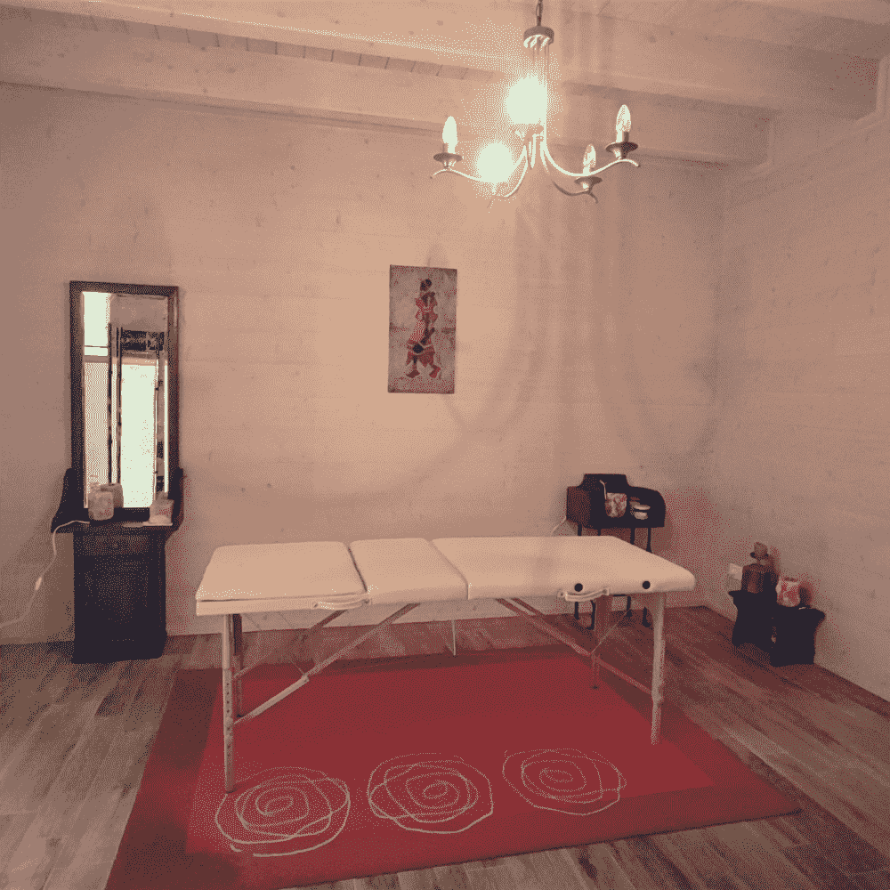 Sala massaggi con lampade infrarossi