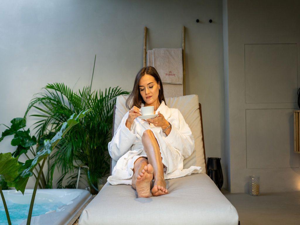 Giardino palmeto vista piscina