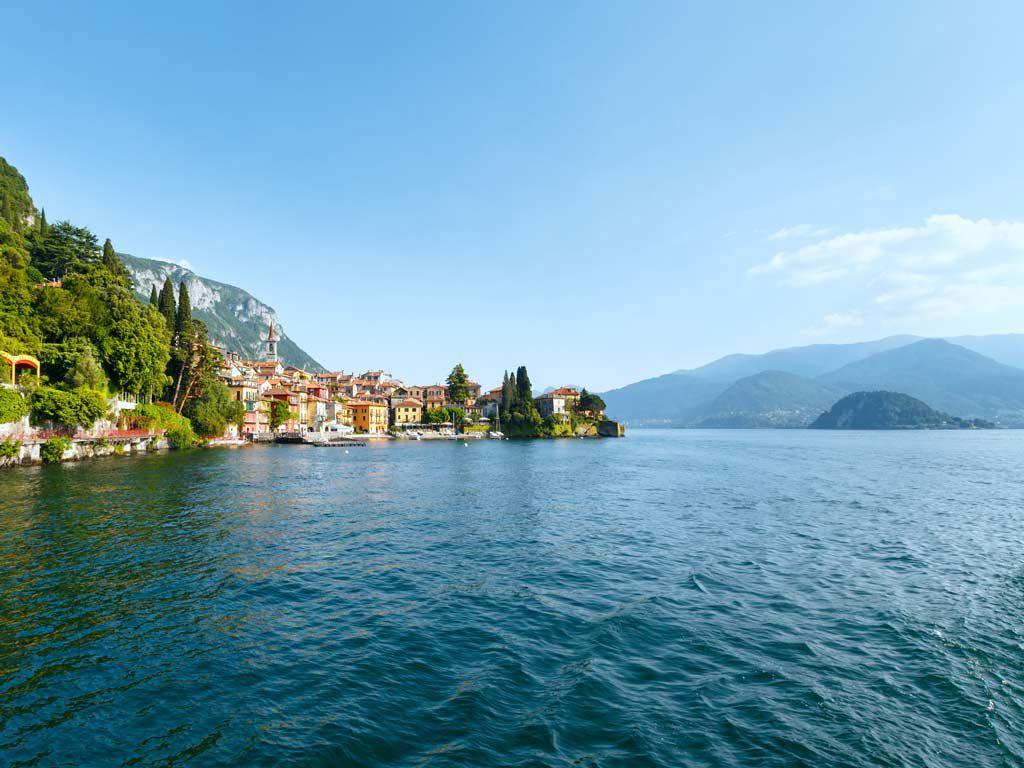 Vista del Castello di Casiglio e piscina riscaldata