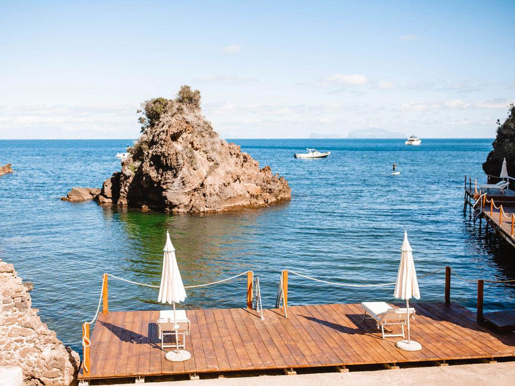 Area club sulla piattaforma mare