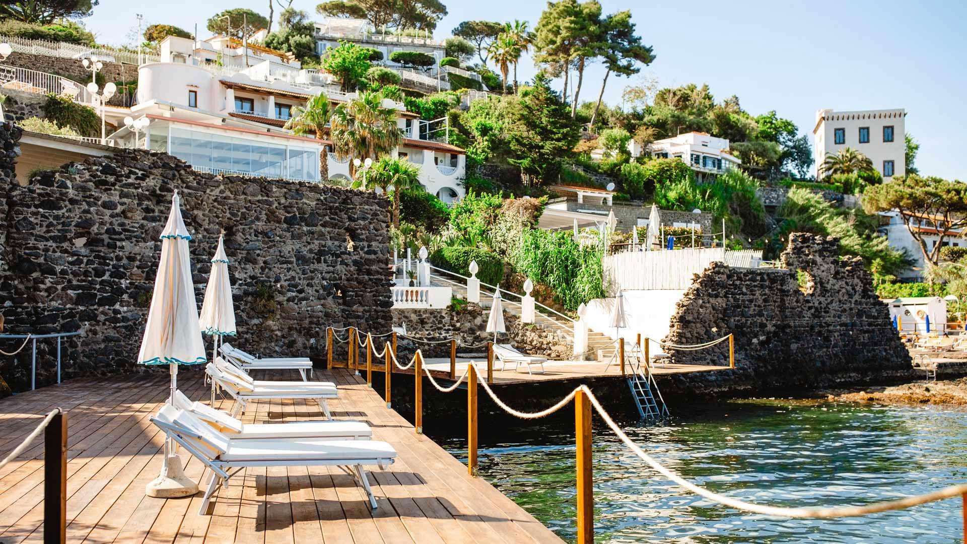 Lettini sulla piattaforma mare