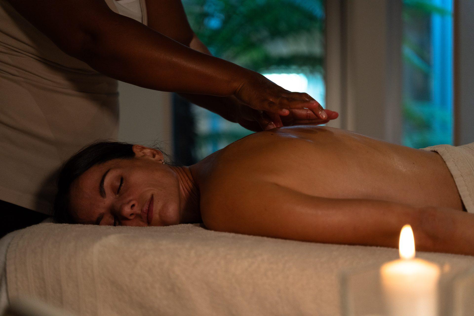 Massaggio presso il centro benessere