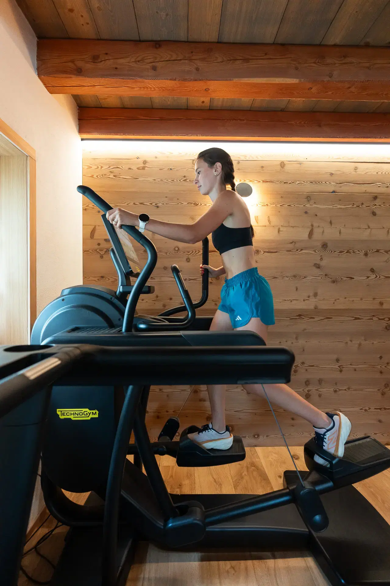 Area palestra con tappetini e macchinari