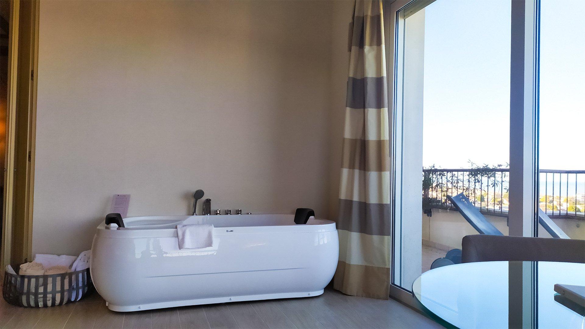 Mini SPA Suite con vasca idromassaggio di coppia