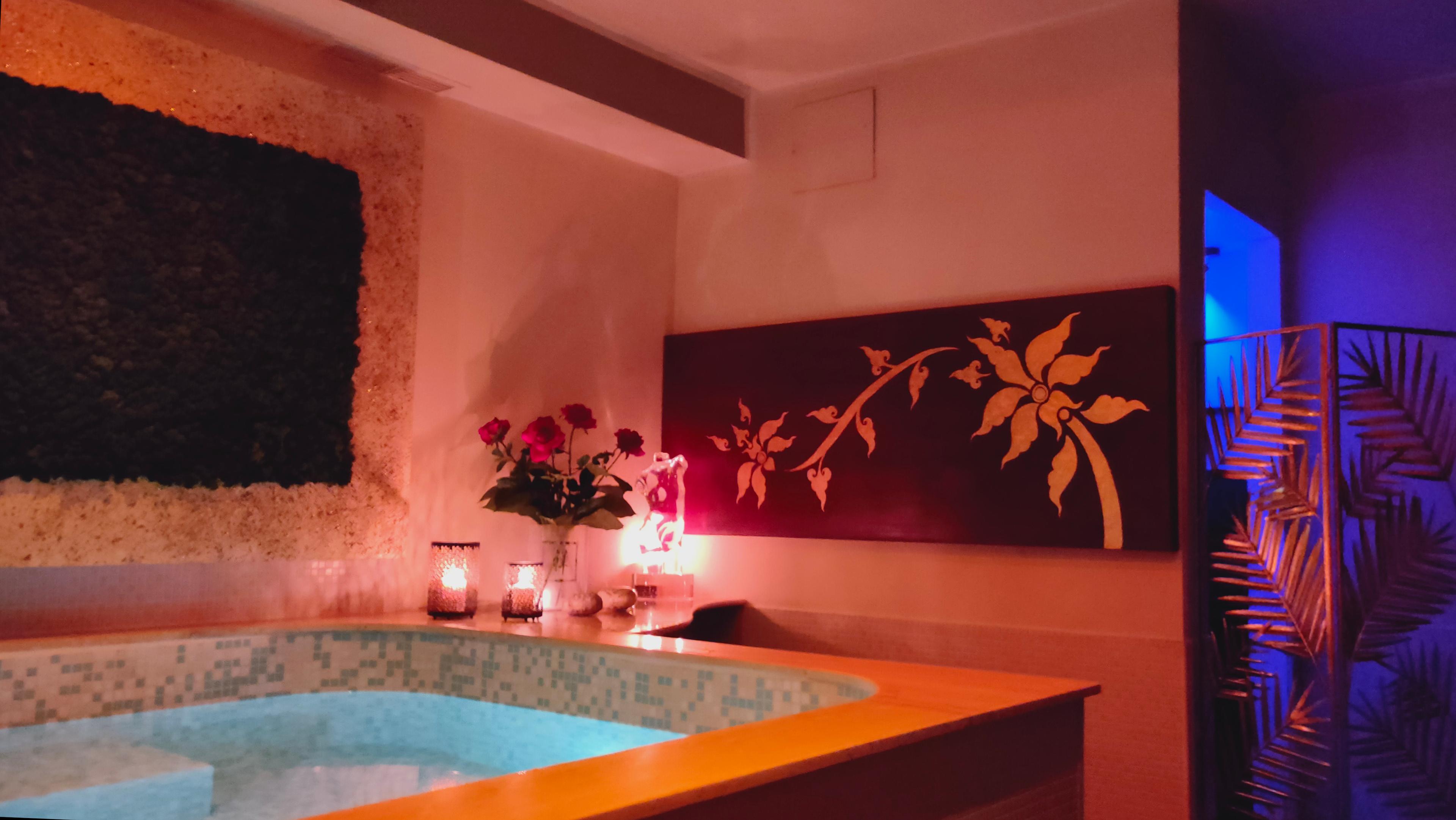 Minipiscina idromassaggio in spa per due