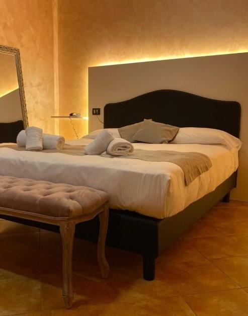 Camera dell'hotel con balcone e vista panoramica