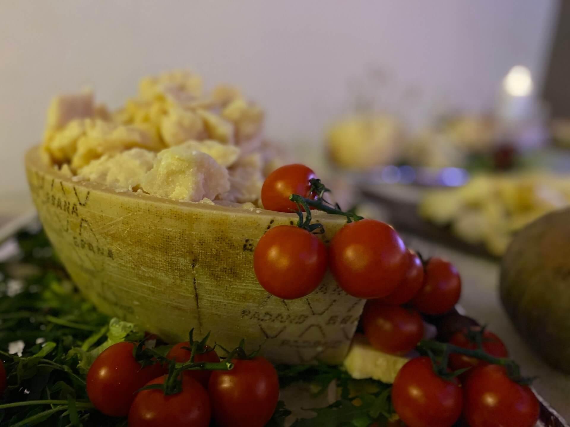 Buffet con piatti della tradizione culinaria italiana