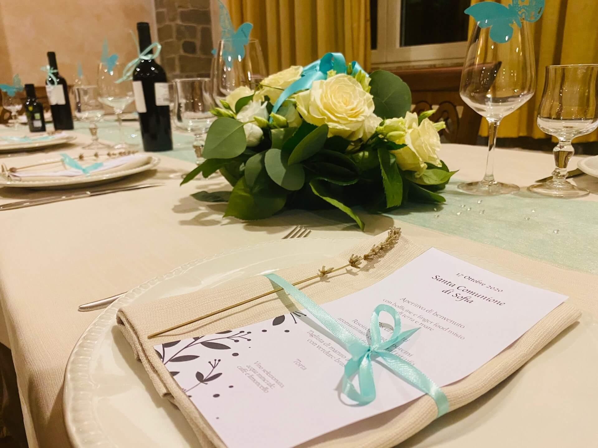 Sala ricevimenti allestita per cerimonia