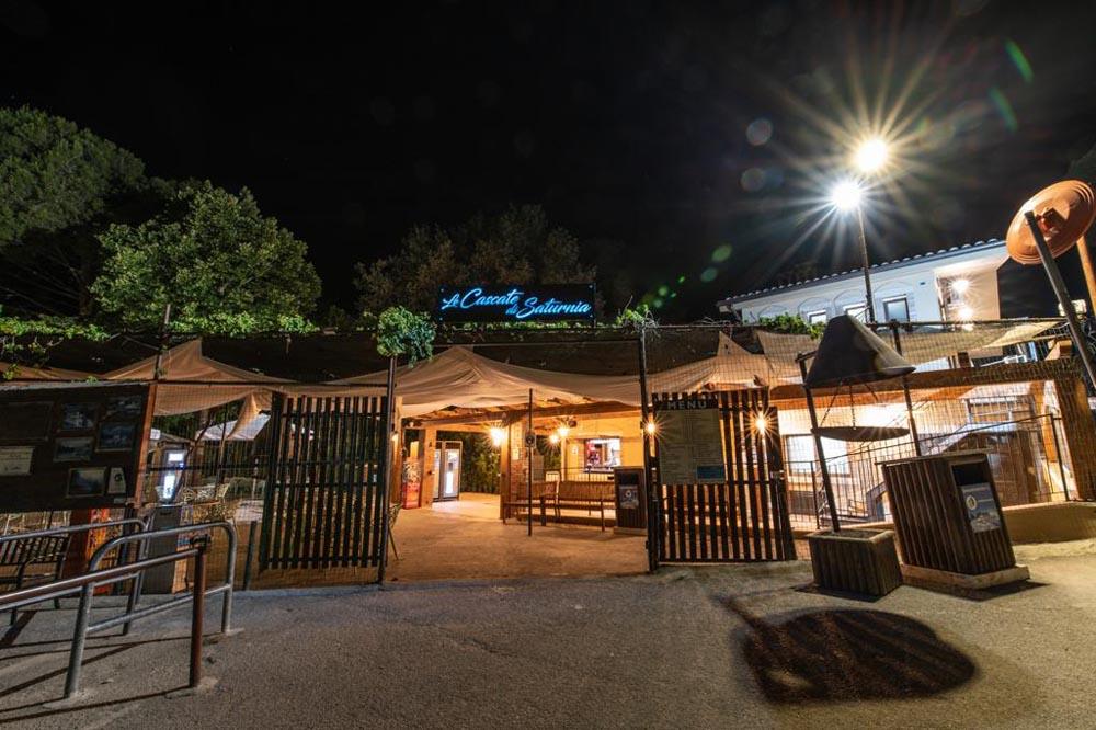Cascate di Saturnia con vasche illuminate di notte