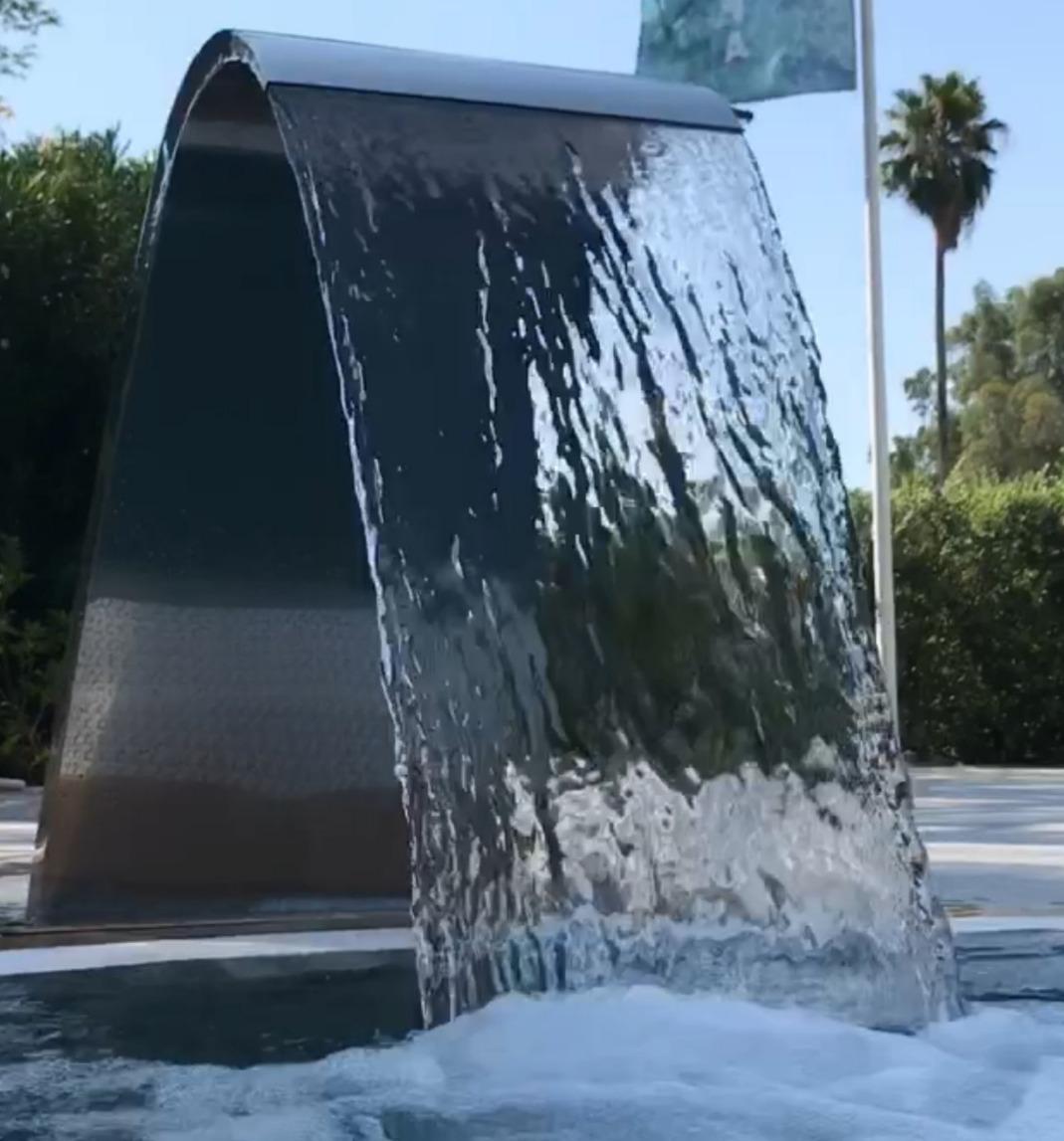 Piscina termale con cascate