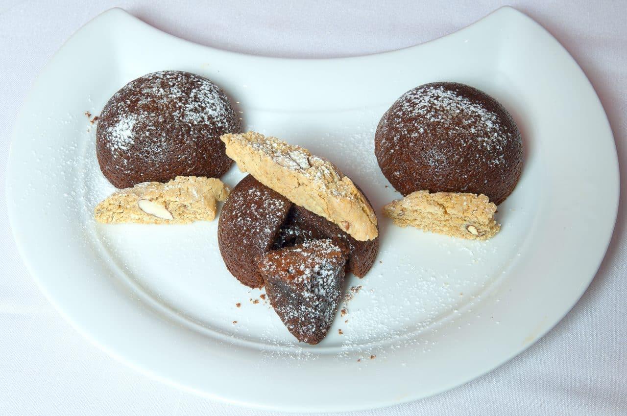 Sala ristorante elegante con atmosfera raffinata