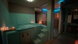 Punto benessere illuminato di sera