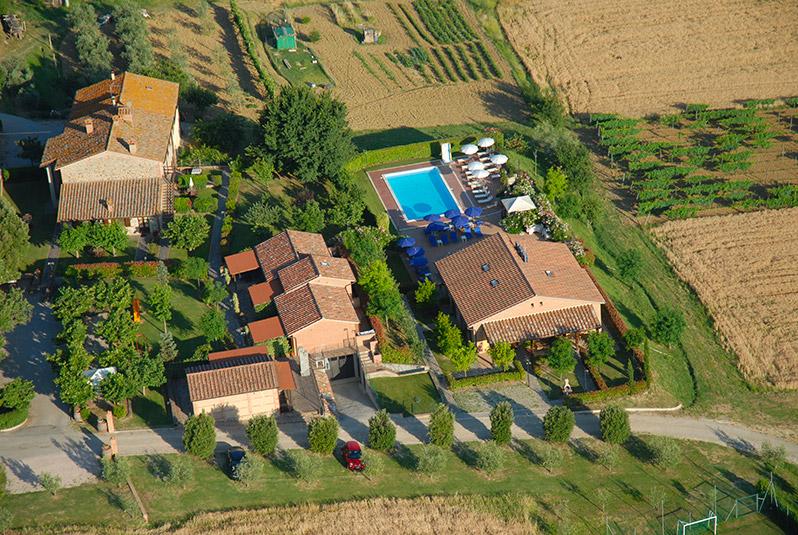 Vista generale dell'agriturismo a Paciano
