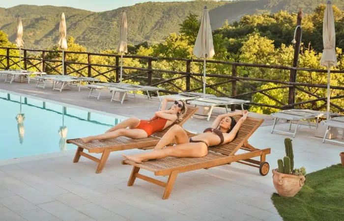 Piscina panoramica vista colline