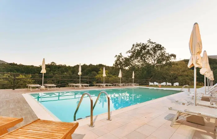 Piscina panoramica tramonto