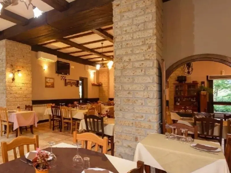 Sala rustica ristorante agriturismo