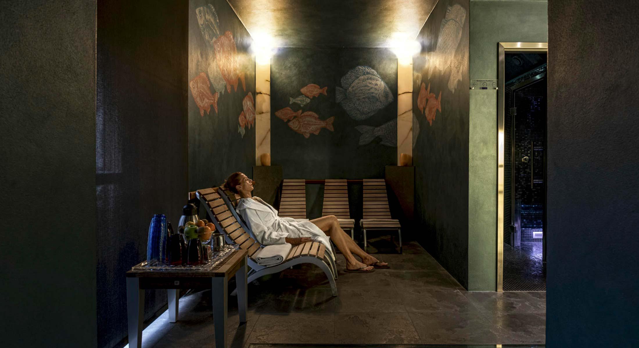 Spa interna con atmosfera rilassante