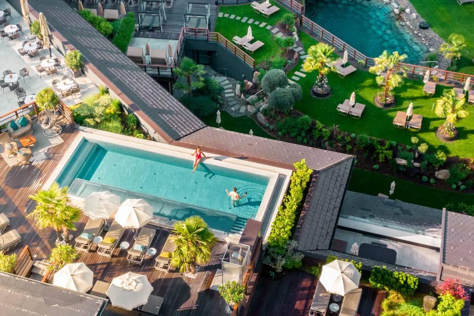 Area benessere con piscina e saune