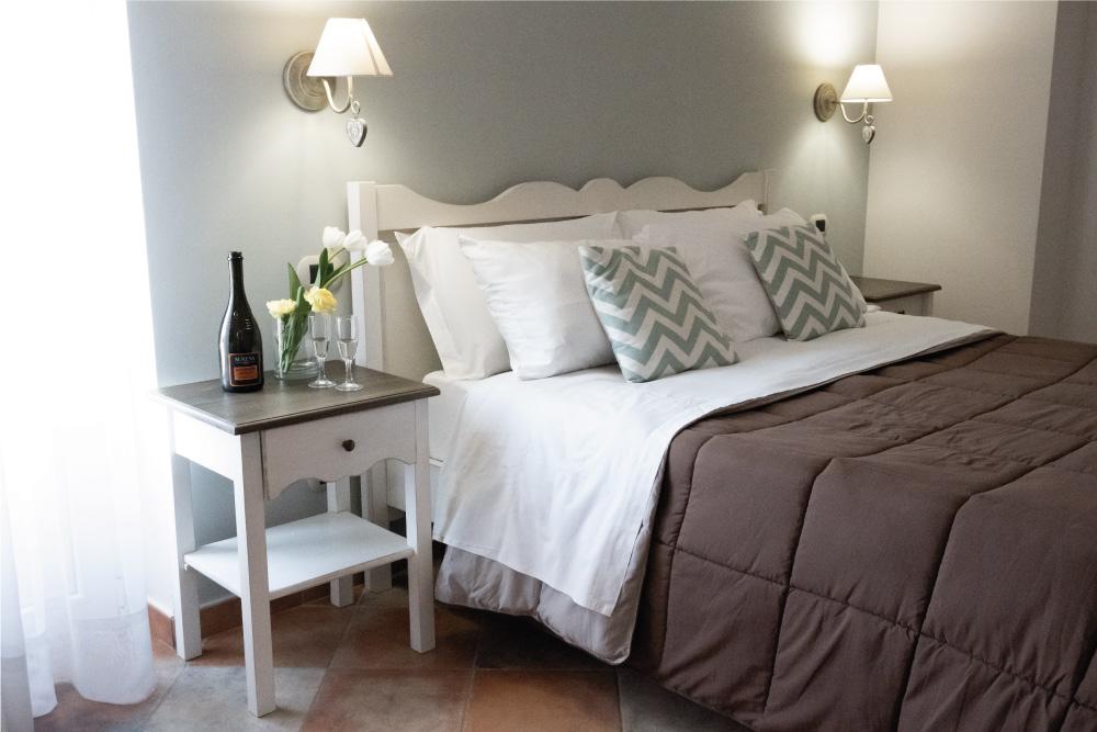 Camera matrimoniale con champagne