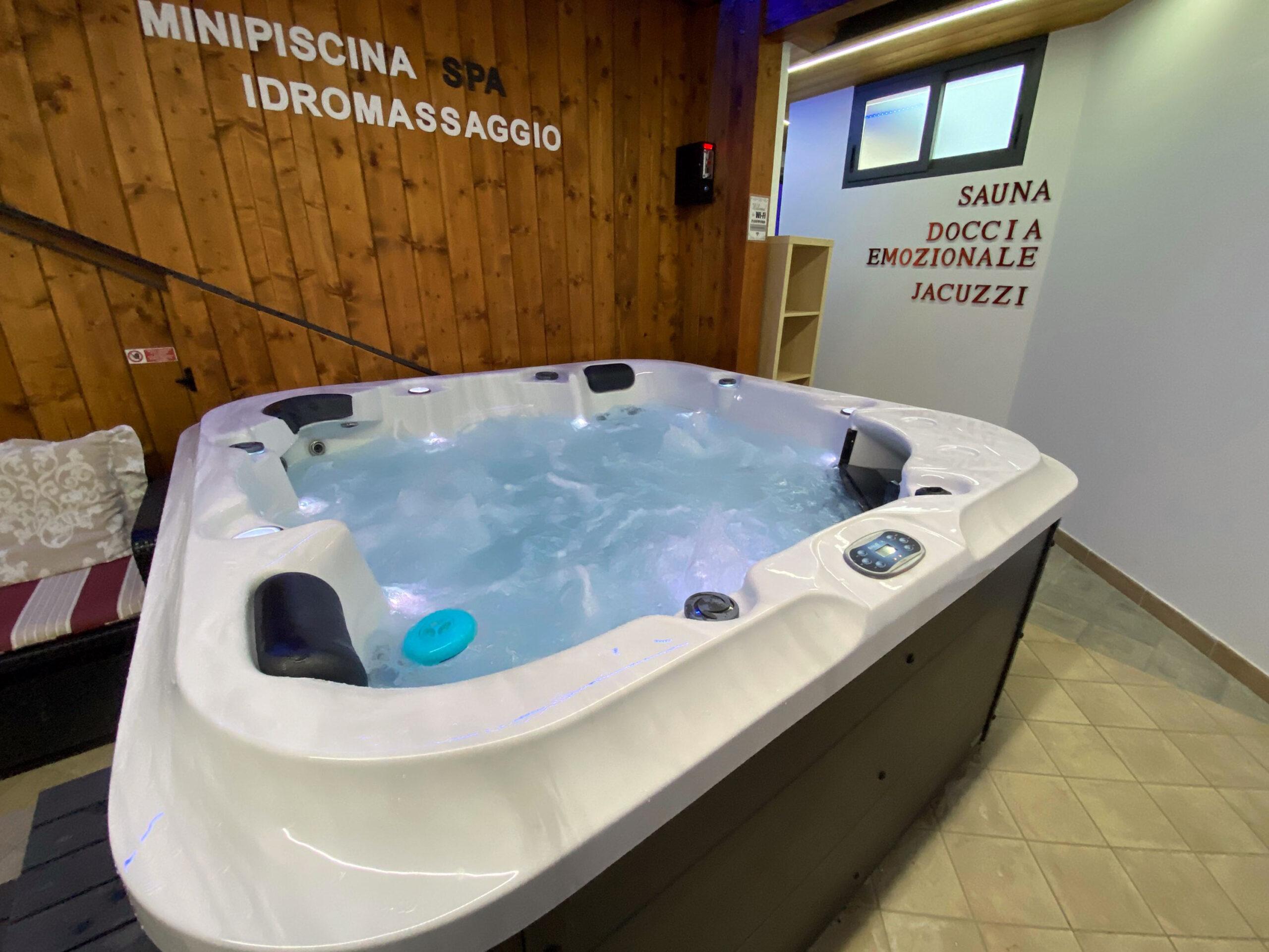 SPA privata con arredamento moderno