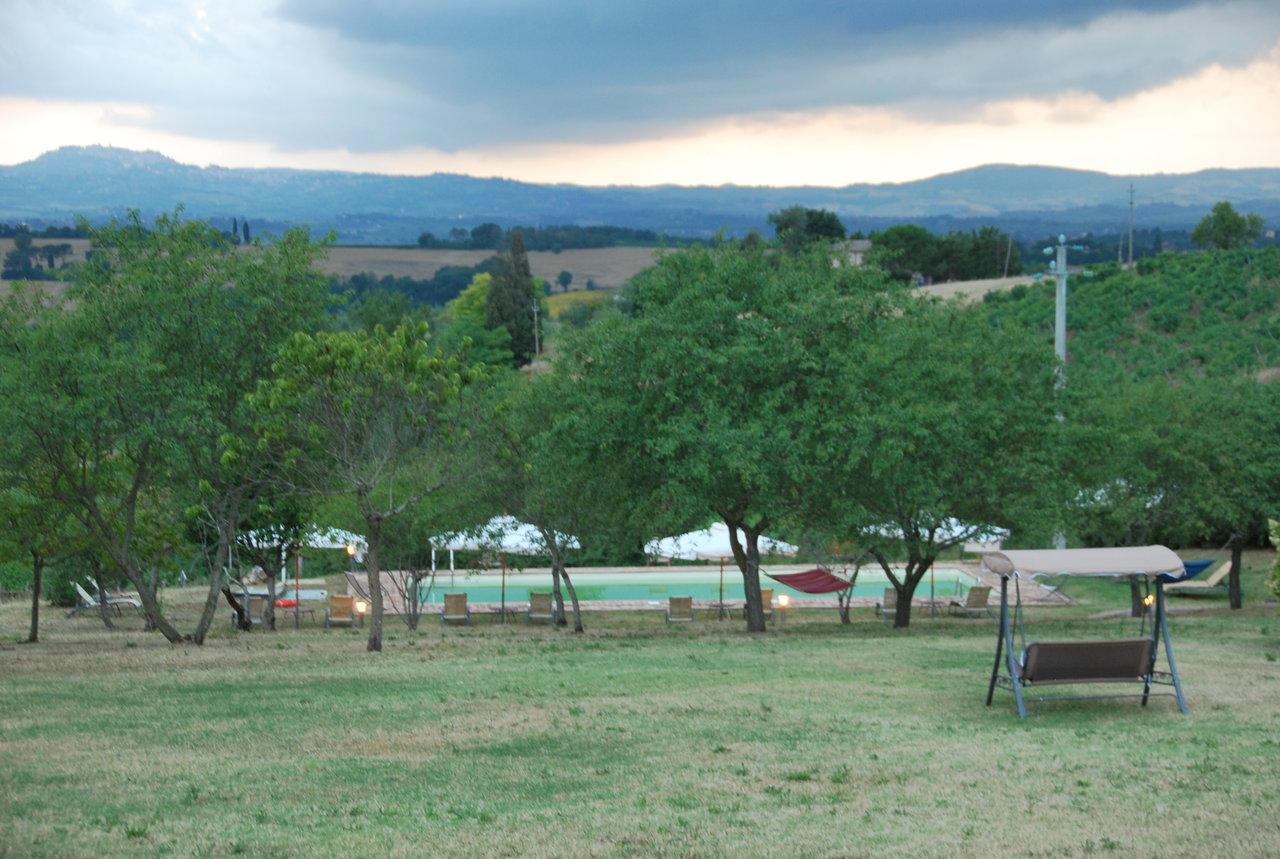 Piscina nel frutteto