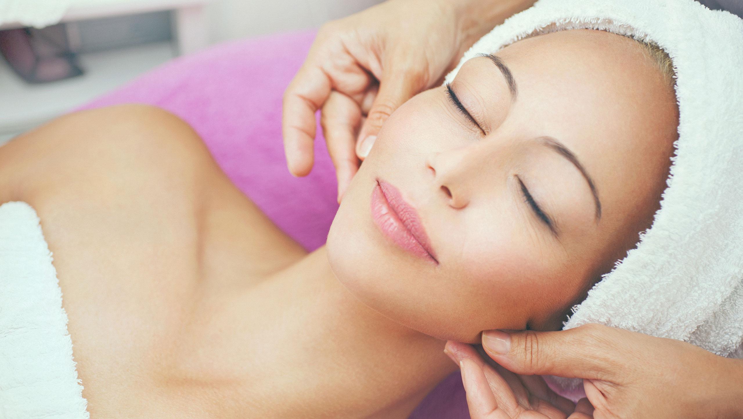 Trattamenti viso con prodotti professionali