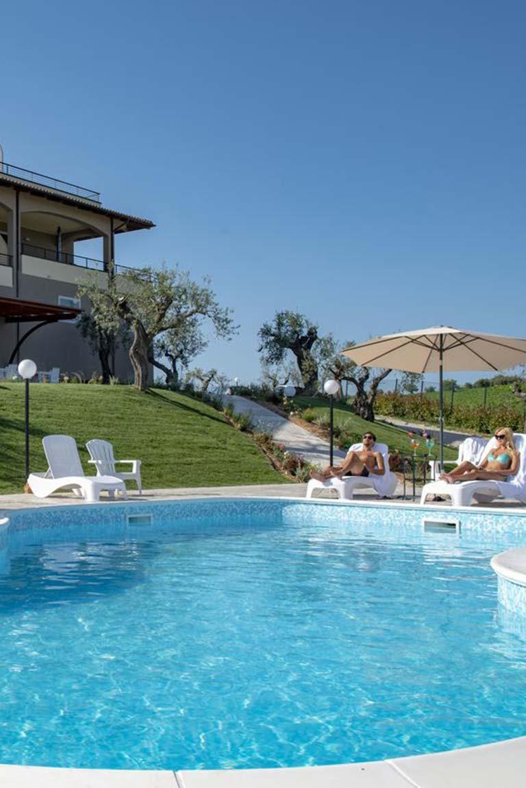 Piscina esterna Cataleya Resort Abruzzo