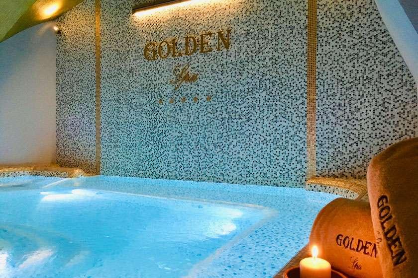 Piscina e area relax della Golden Spa nel centro storico di Firenze