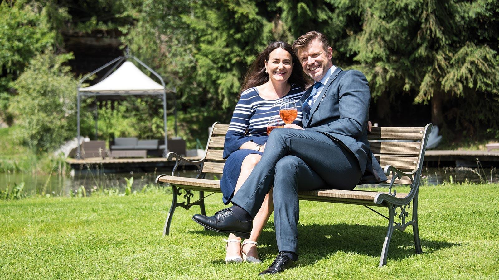 Famiglia Hofer nel giardino del Parkhotel Holzerhof