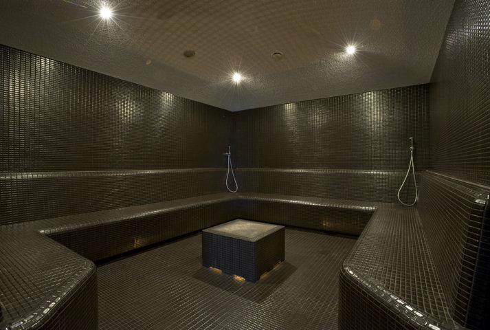 Bagno turco con vapore aromatizzato