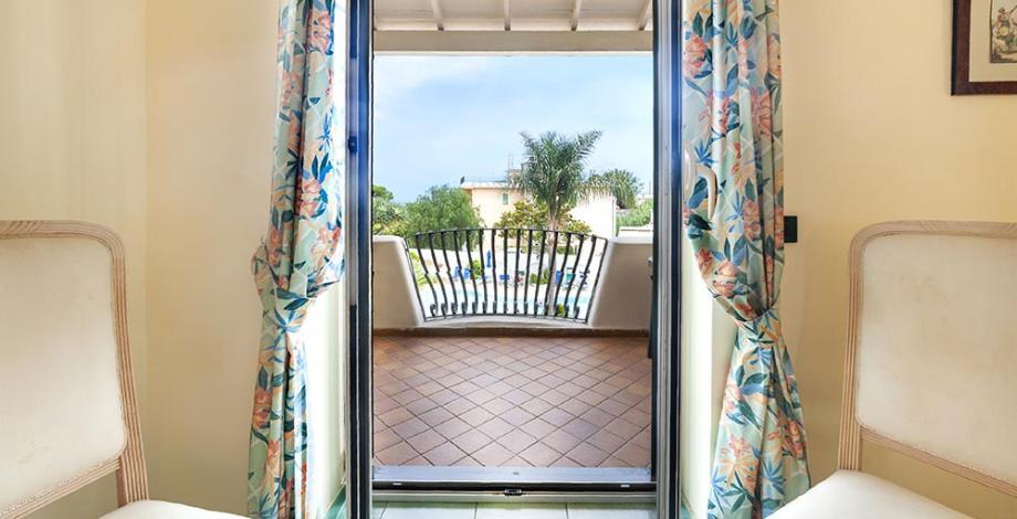 Camera Superior con vista piscina