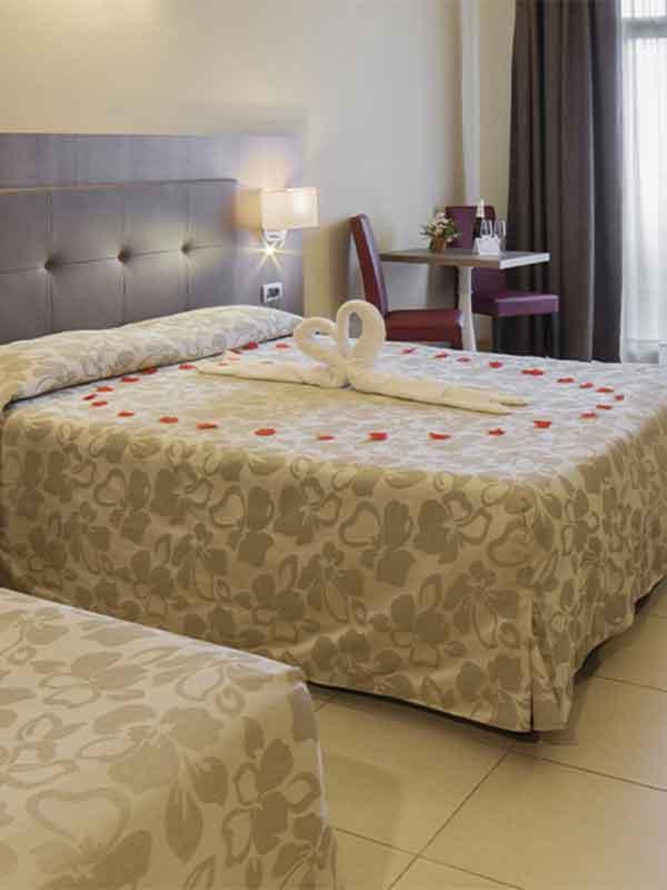 Superior Vista Lago Laterale con balcone