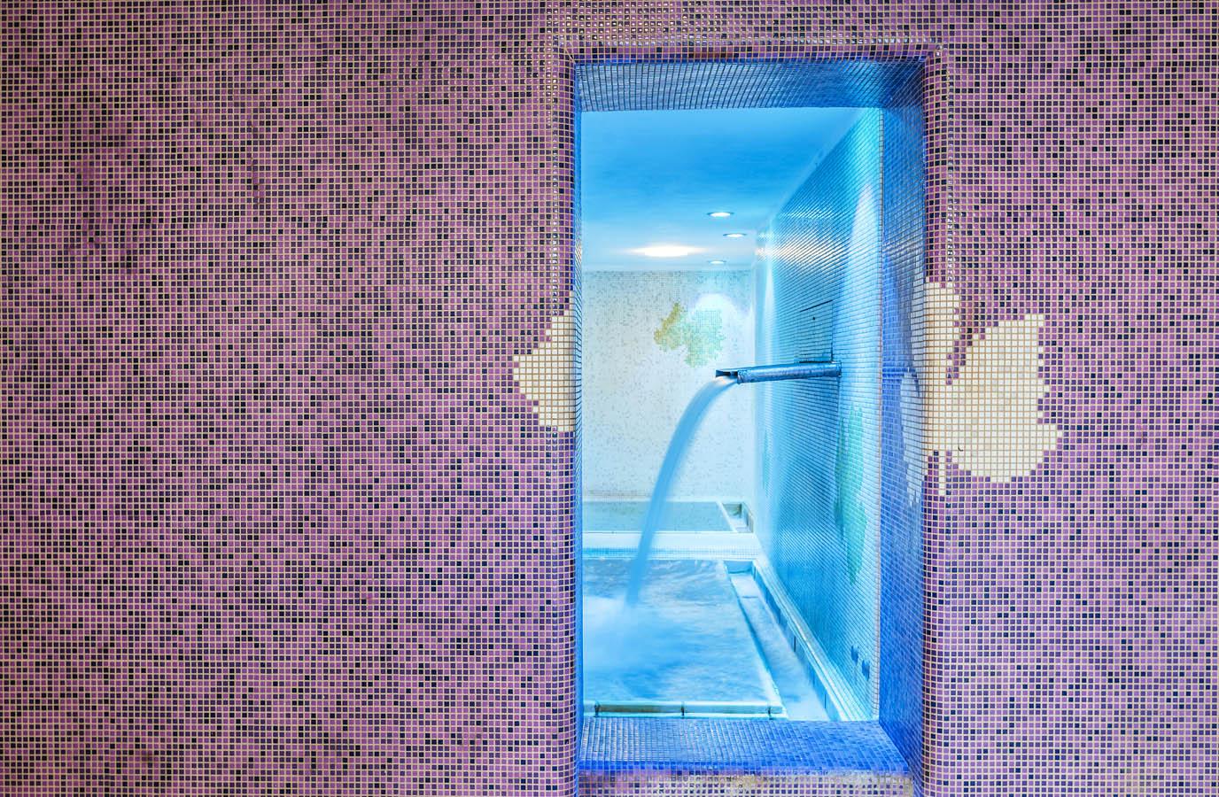 Piscina termale esterna con vista sulla baia dei Maronti