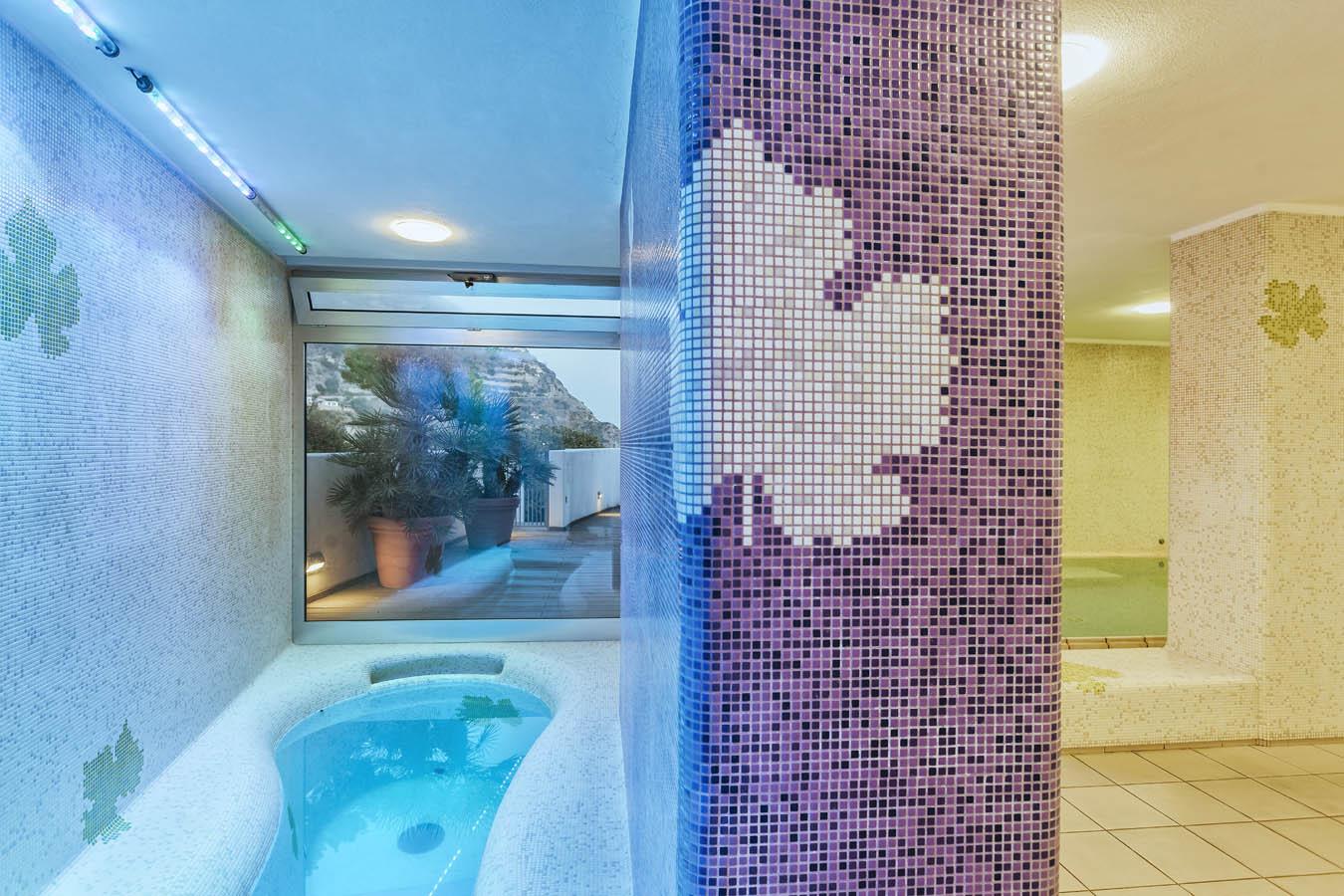 Area benessere piscina termale