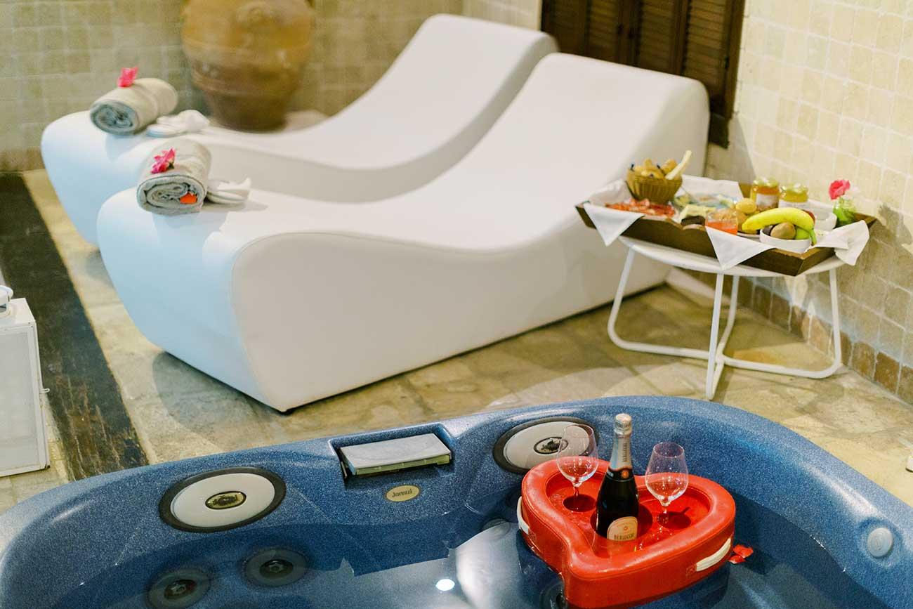 Piscina panoramica al tramonto