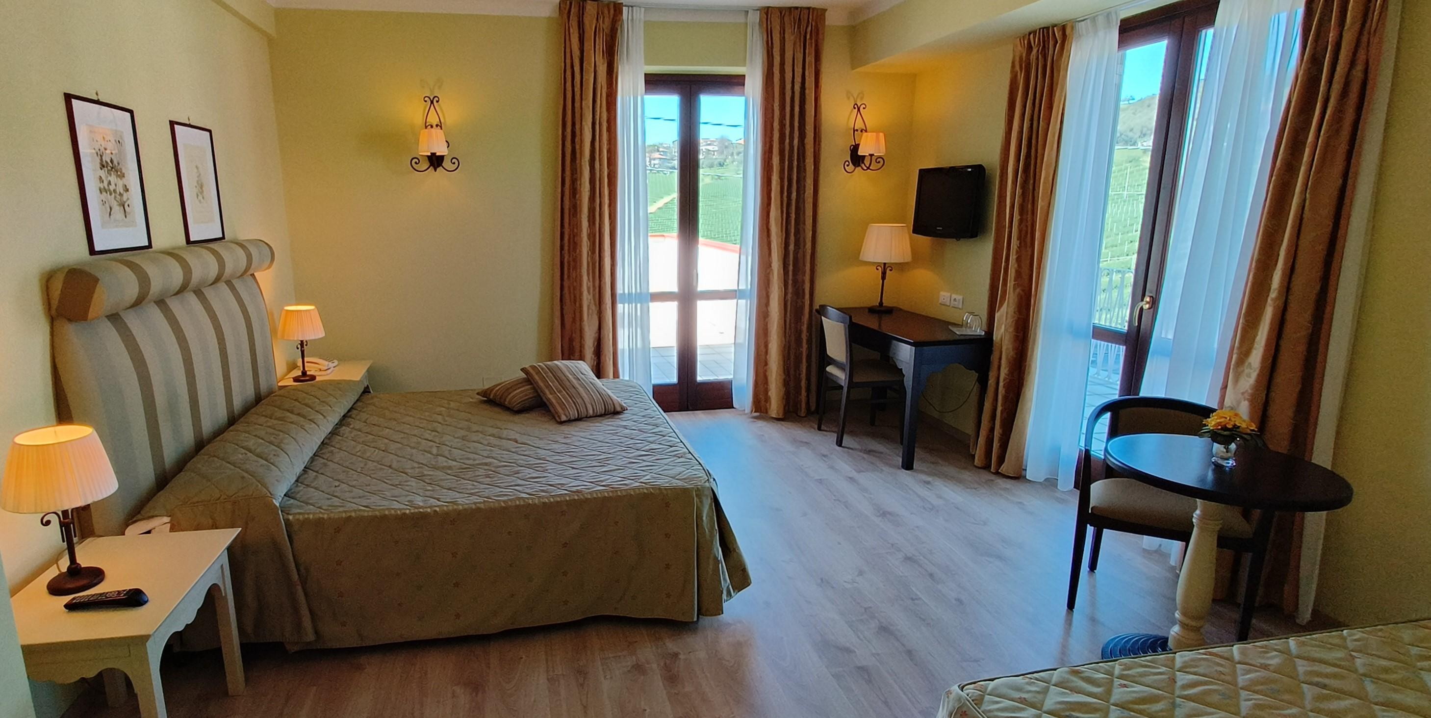 Camera Junior Suite con vista piscina