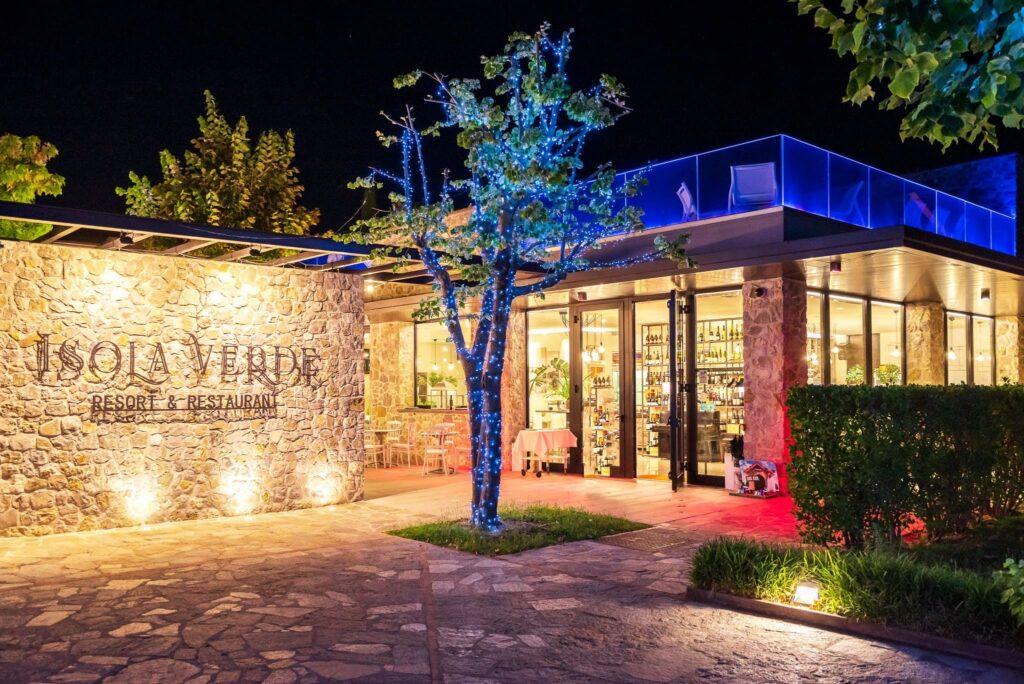 Ristorante a bordo piscina