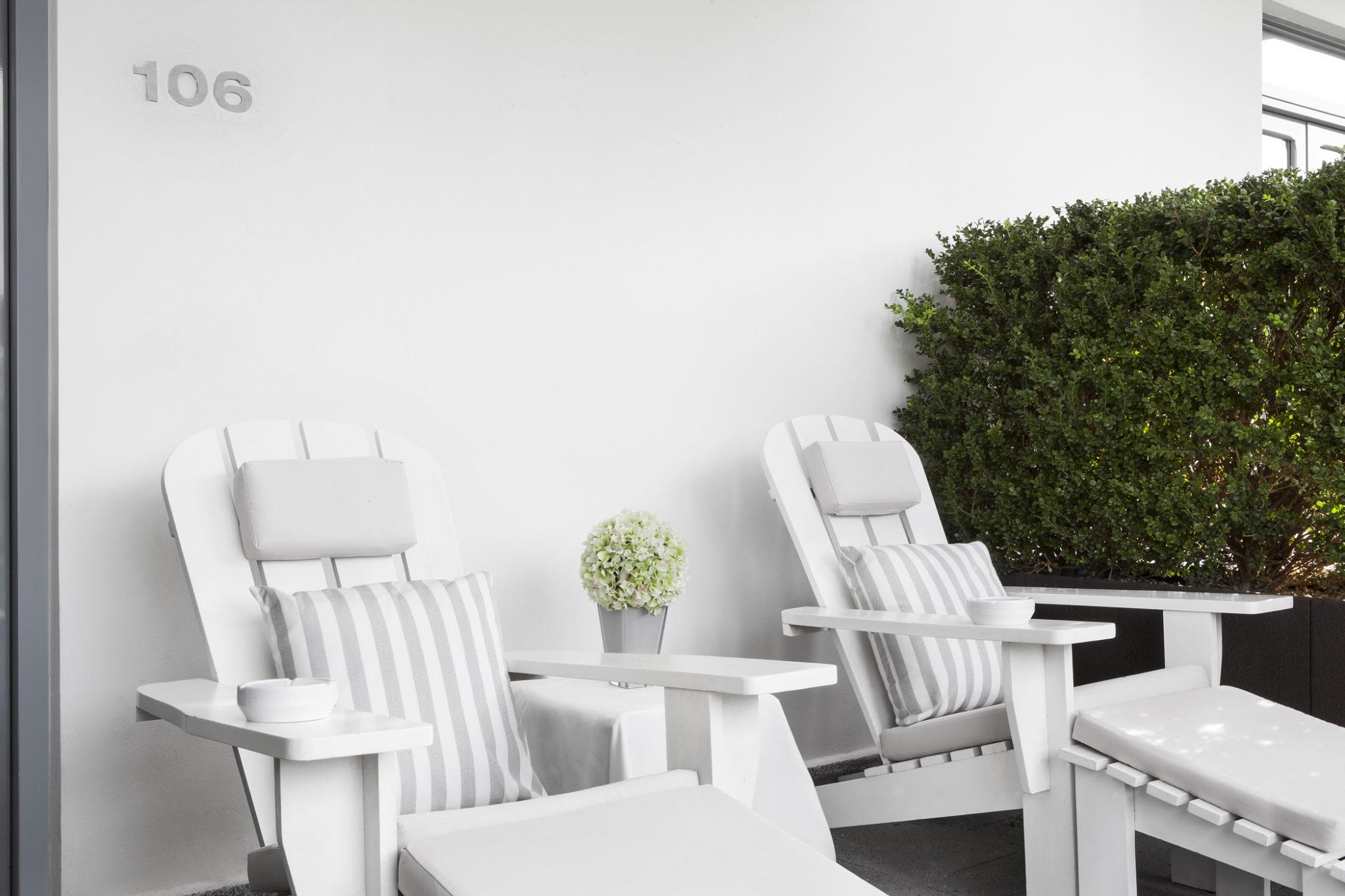 Garden Junior Suite area relax