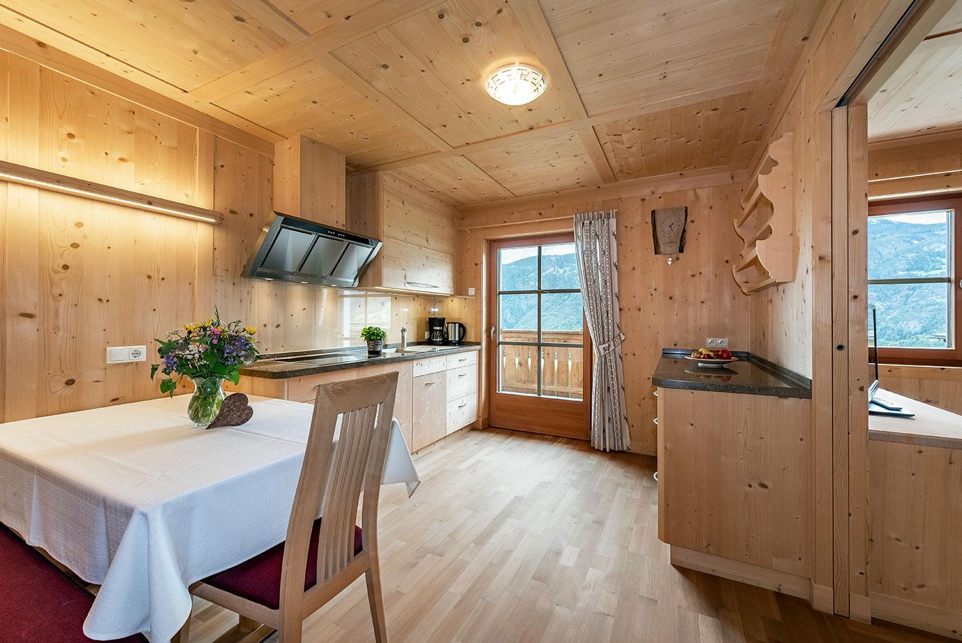 Appartamento Alpenflair con arredamento in legno di cirmolo