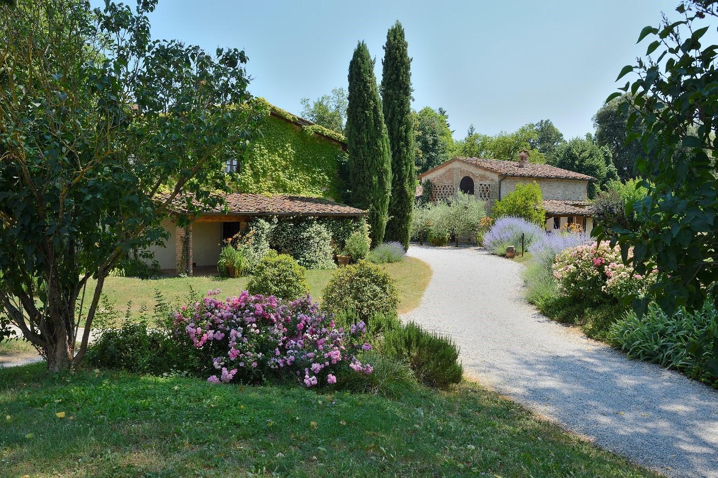 Percorsi hiking nella natura toscana
