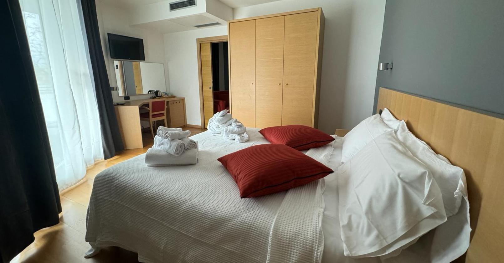 Junior suite con vista lago e zona relax