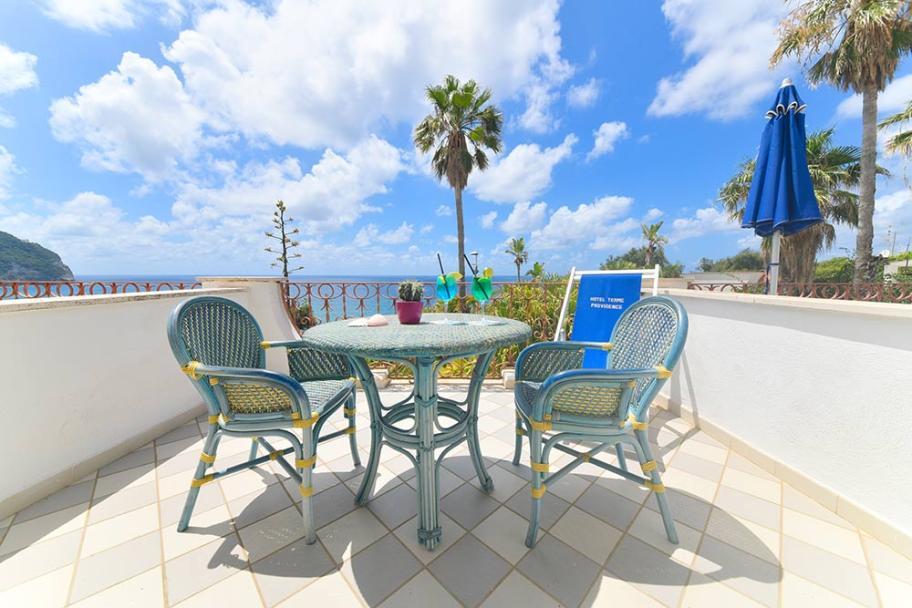 Camera con vista mare