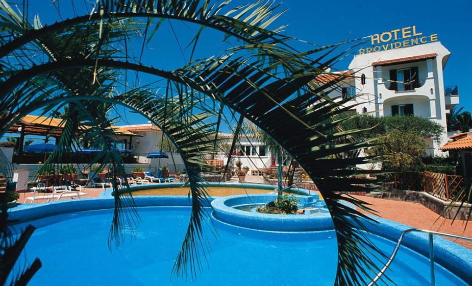 Piscine termali esterna e interna dell'hotel