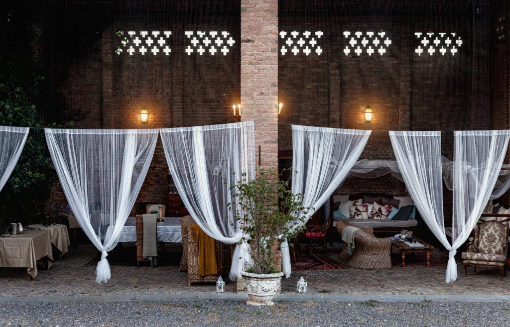 Struttura con giardino circostante