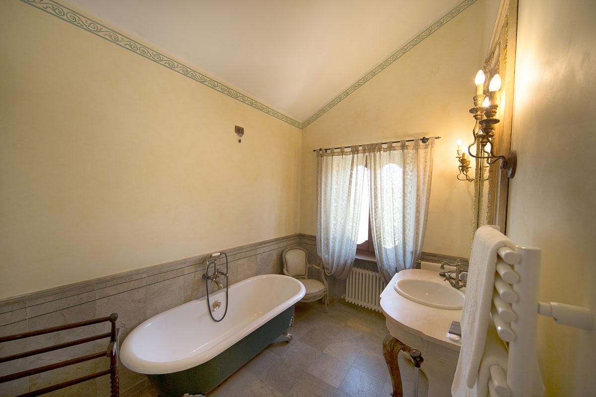 Bagno della suite con vasca