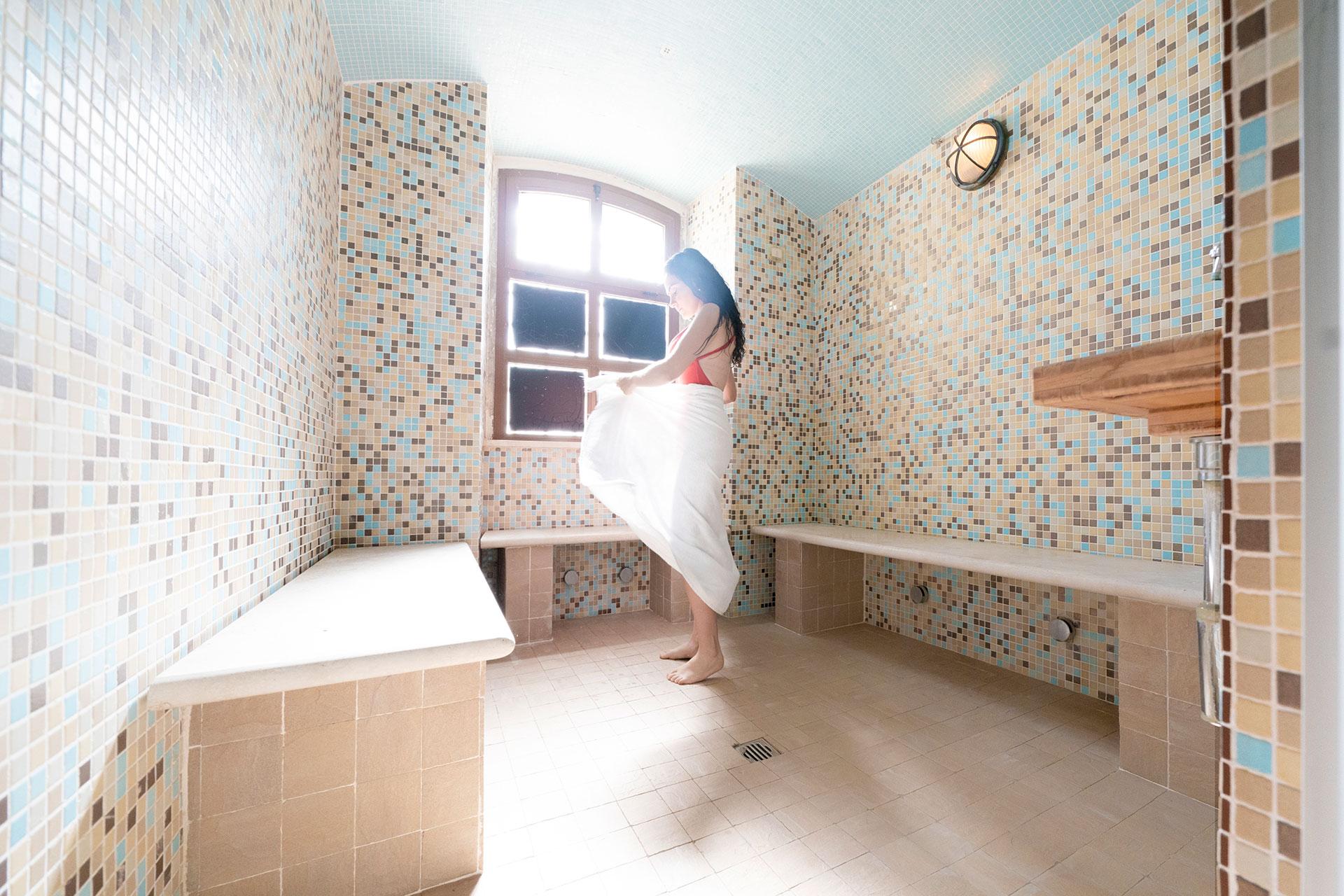 Piscina riscaldata del centro benessere Sopracque Spa