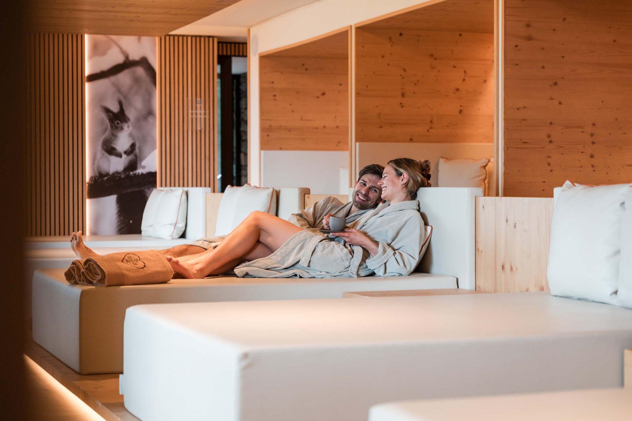 Area piscina e spa interna di Silou Retreat in Valle d'Aosta