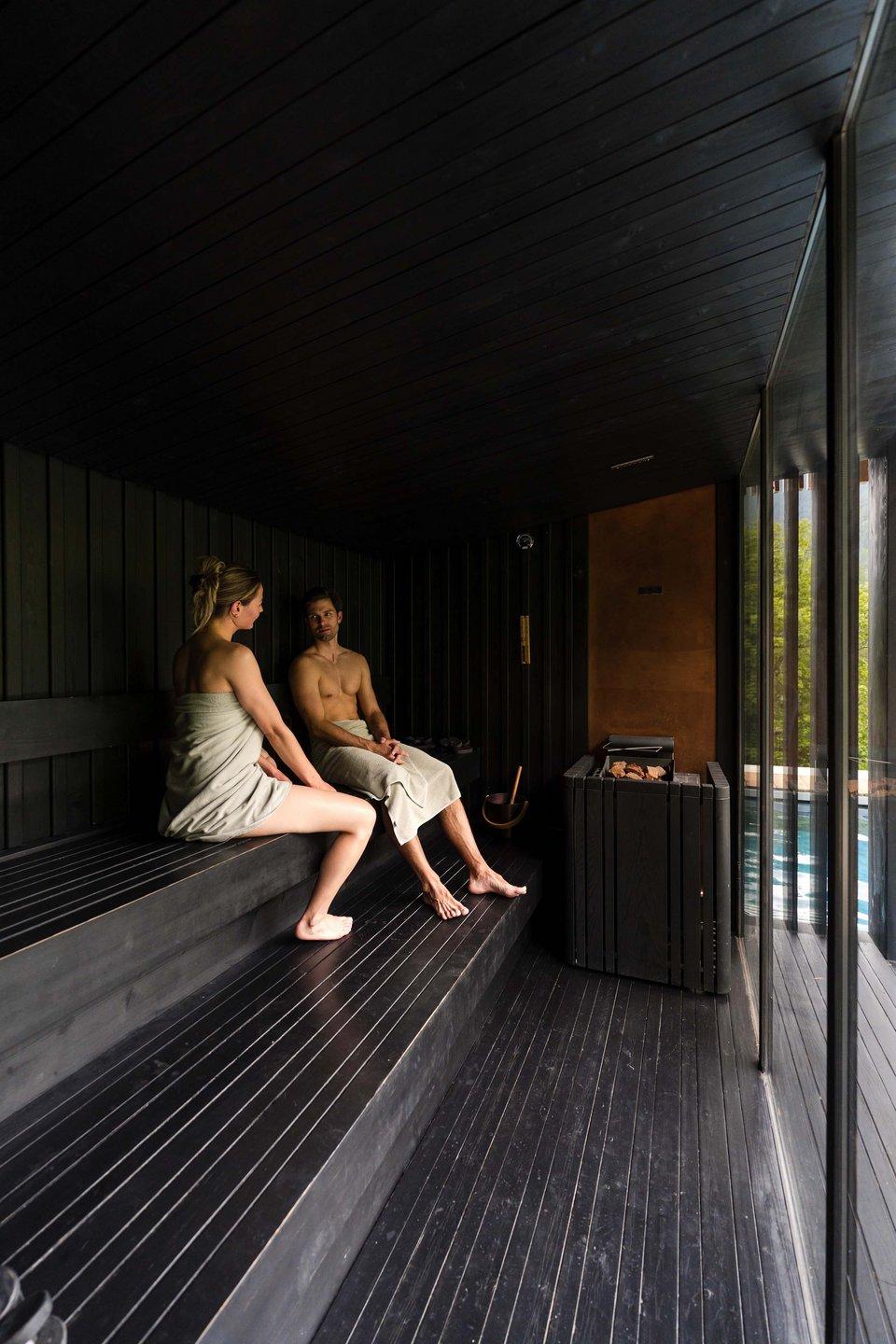 Piscina esterna riscaldata di Silou Retreat con panorama sulla Valle d'Aosta