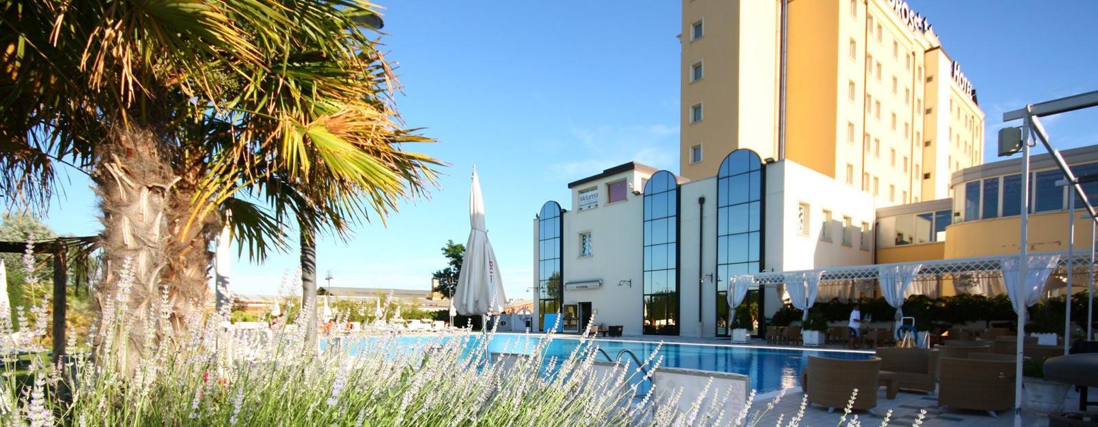 Particolare piscina estiva