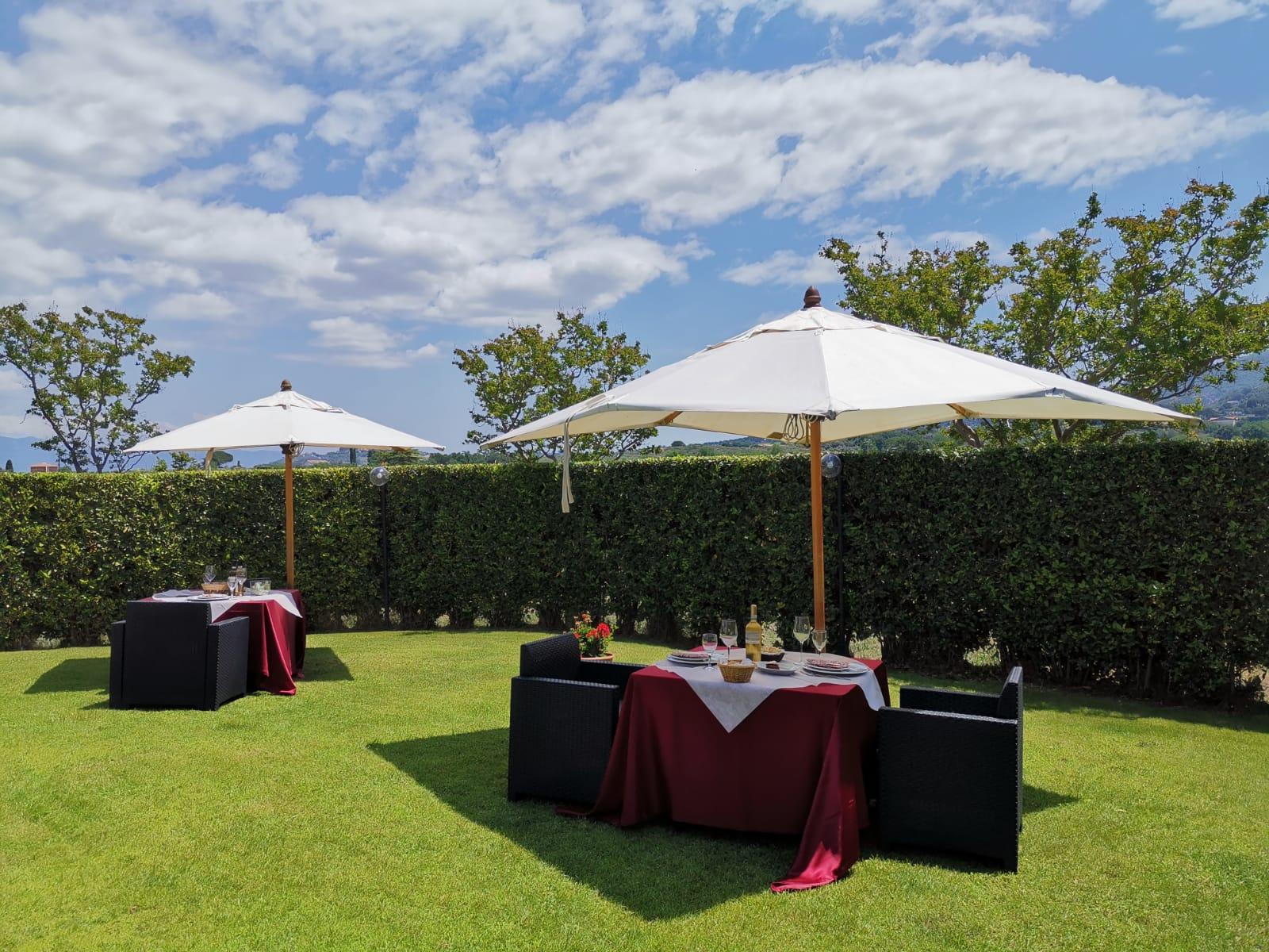 Tavolo sulla terrazza con vista panoramica
